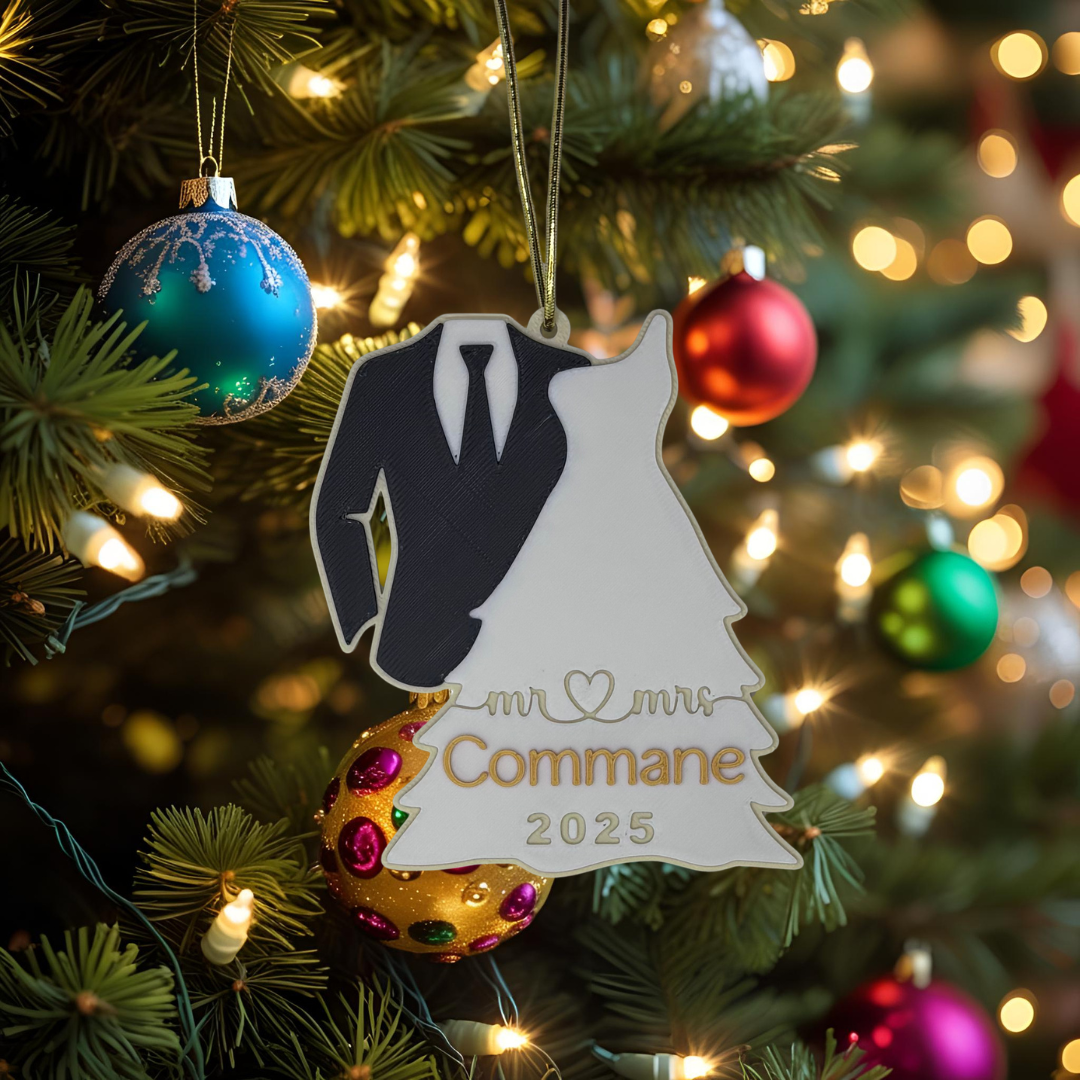 Personalised Wedding Christmas Ornament – Custom Name & Year (Mr & Mrs Design)