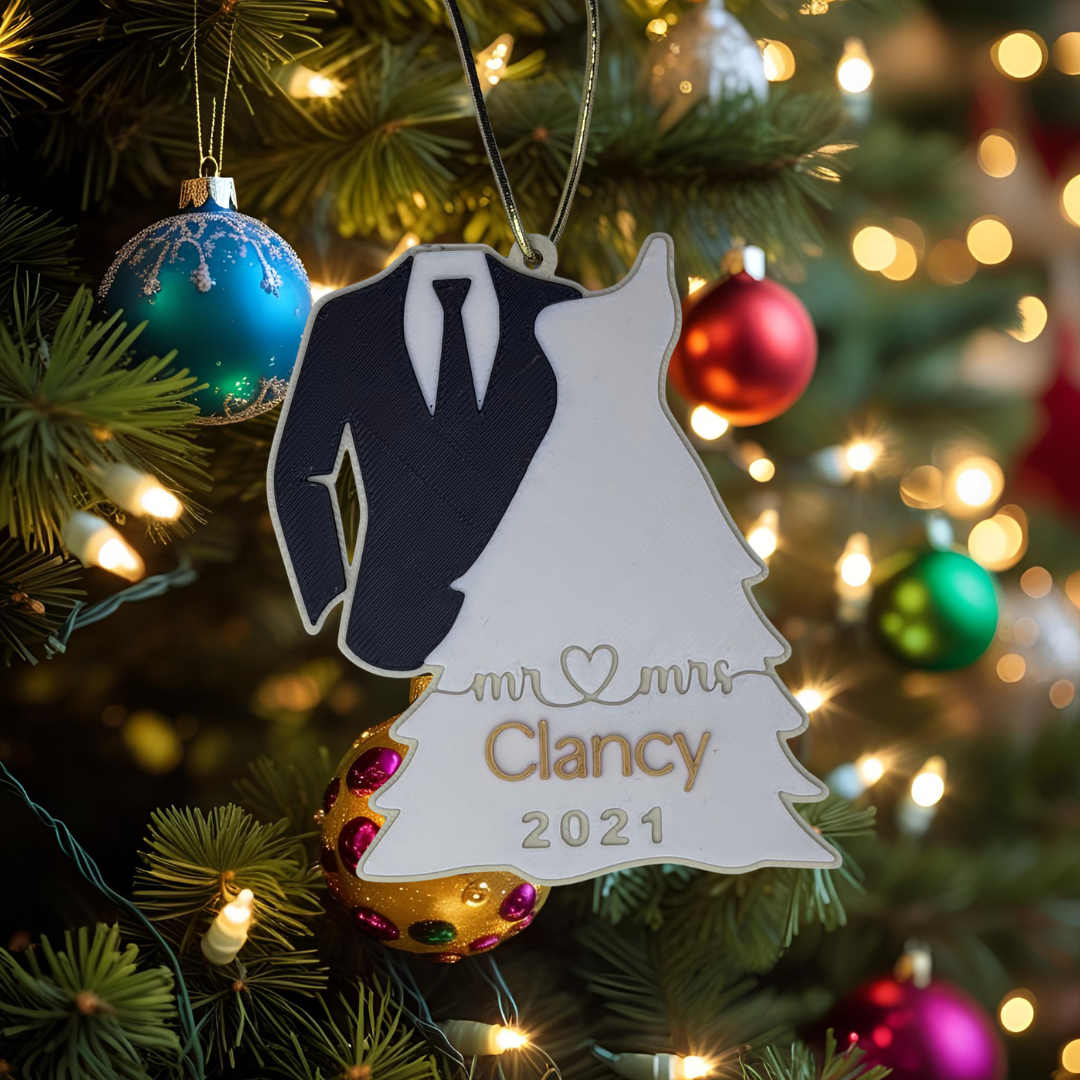 Personalised Wedding Christmas Ornament – Custom Name & Year (Mr & Mrs Design)